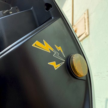 反光屋FKW 皮卡丘 閃電 尾巴 車貼 反光貼紙 防水貼紙 KRV MMBCU JETSR 全新迪爵 CLBCU 通用