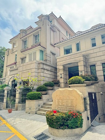 惠順公園首排丨精銳世紀莊園角間別墅大地坪三平車｜台中市西屯區政和路