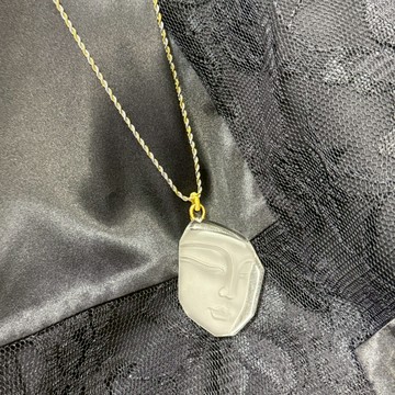 這些寶石老闆親自帶到不丹祈福了，預計2025/11/24後寄出菩薩藝術項鍊 |天然水晶 手工雕刻 附不鏽鋼鍊或珠鍊 天然晶礦 S25AW01