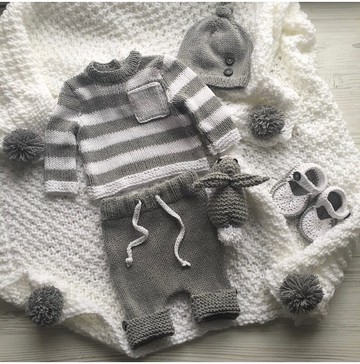 男嬰手工編織套裝：毛衣、褲子、帽子、靴子、毯子、兔子玩具。