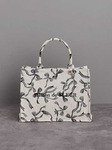 【WEB限定】氣質蝴蝶結緞帶花紋方形手提托特包【M】(08000197000) - Maison de FLEUR