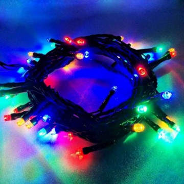 摩達客-50燈LED燈串聖誕燈 (四彩色光/綠線)(附控制器跳機)高亮度又省電