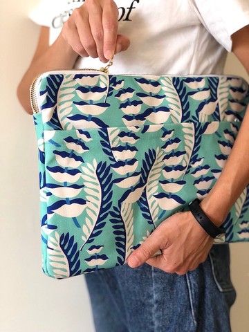 aLovesupreme 南非電腦保護套/新增前置物口袋_ 藍色白底波光粼粼