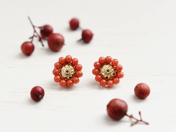 【鈦金屬耳環・耳夾】天然色赤珊瑚 頂級珊瑚 復古風小花・小巧款