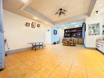 ｜美麗島｜雙捷運｜信義國小｜異國大三房｜高雄市新興區球庭路