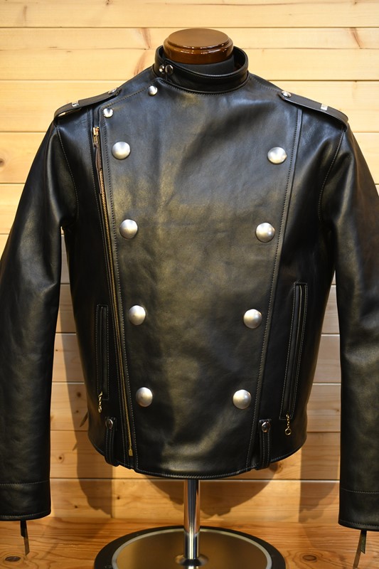リアルマッコイズ BUCO トラックジャケット 座り込む
