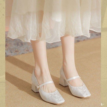 粗跟複古新款馬麵裙小個子 增高單鞋2025年旂袍鞋女配繡花新中式女瑪麗珍鞋 樂福鞋 包鞋 跟鞋 粗跟鞋 韓國女鞋 日係鞋