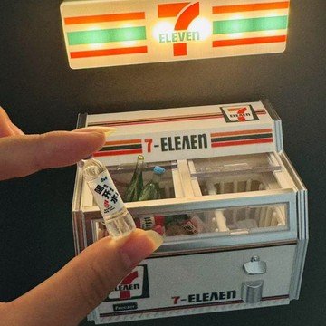 【台灣出貨】便利店冰箱貼 冰箱貼 磁貼 迷你711 超商冰箱貼 發光冰箱貼 迷你玩具 便利店 led燈牌 微縮磁貼冰箱貼