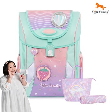 Tiger Family - 學院風超輕量護脊書包-莓好花漾(安全燈Pro 2)-(贈品：文具2件(便當袋+鉛筆盒)-閃爍海洋)...