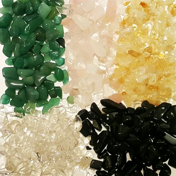 開運陶源 五行水晶碎石套裝 包含綠橄欖/東菱玉 紫/粉水晶 黃水晶 白水晶 黑曜石  1組