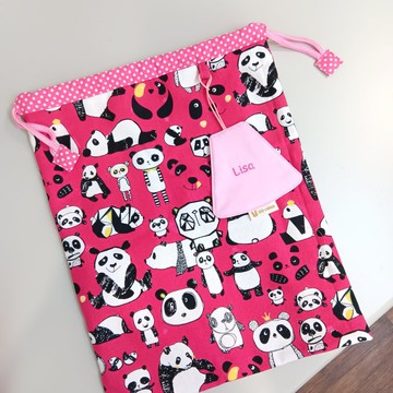 附姓名吊牌。童趣貓熊-2色可選。束口袋 尿布袋 衣物袋