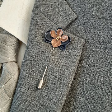 皮革蘭花胸針，致贈父親的節日禮物，男士皮革胸花