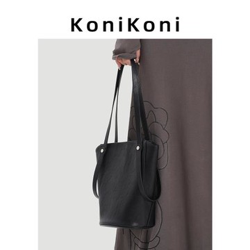 KoniKoni真皮小眾手提水桶包女2025新款超火通勤托特包腋下單肩包