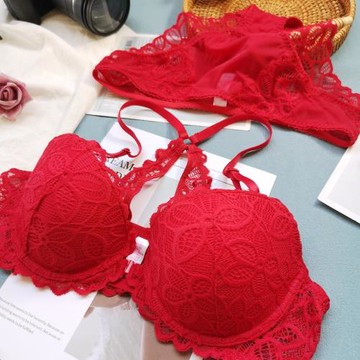 前扣文胸美背聚攏小胸上薄下厚性感舒大紅色本命年蕾絲內衣套裝