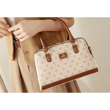 PLAYBOY - 波士頓包 Oat milk 燕麥奶兔兔系列 - 附小兔水桶包