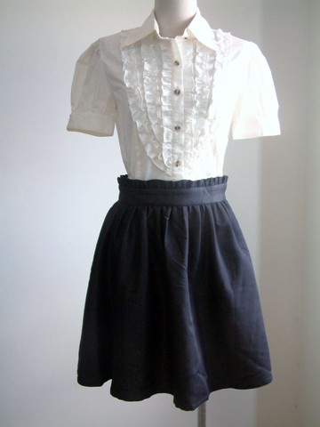 膝上細褶裙-灰黑