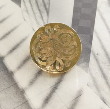 【西洋古董飾品】 金色調 花體紋 圍巾夾 絲巾扣 絲巾夾