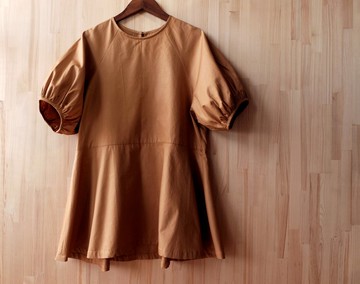 拉克蘭澎袖拼接傘狀上衣/ 土黃棉