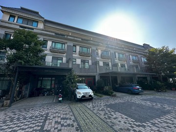 鈞皓⭐沙鹿｜輕屋齡｜大地坪前院停車別墅⭐｜台中市沙鹿區天池街