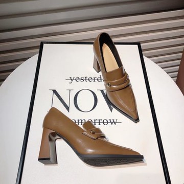 英倫風尖頭粗跟單鞋女2025早春新款法式復古深口高跟鞋百搭通勤鞋