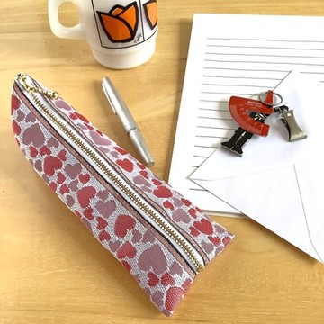 【愛心圖案】榻榻米邊飾 四面體筆袋 白色 甜美風