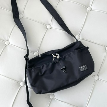 🇰🇷 韓國KKOBA 現貨 NEIKIDNIS Carabiner Crossbody Bag 側背包 斜背包 小包