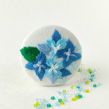 藍色繡球花刺繡胸針
