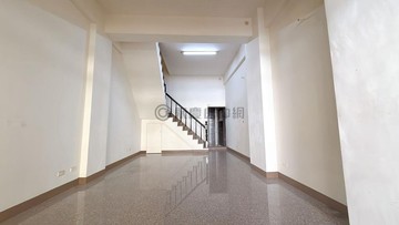 左營軍港｜寬敞車庫透店｜臨15米路｜高雄市左營區先勝路