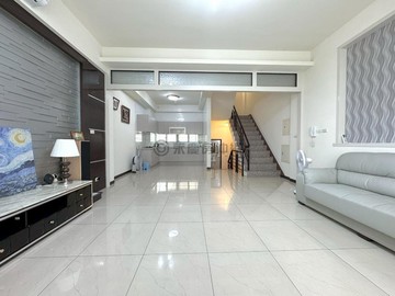 文化商圈臨公園輕屋齡社區雙車庫別墅｜台南市東區文化三街