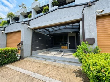 烏日高鐵特區面公園臨路電梯大別墅｜台中市烏日區三榮南路
