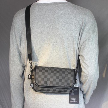 threebox日系潮流男包包個性格紋斜挎小包街頭風男式單肩小跨包潮