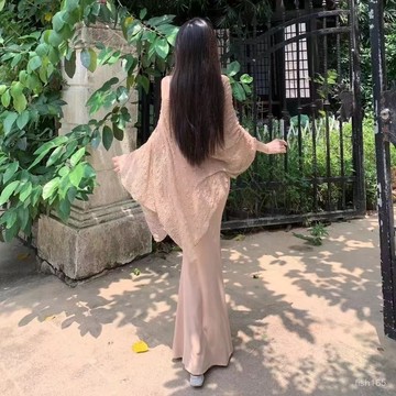 雨菲|免運 廢土風防曬鬥篷披肩長裙春夏新款氣質修身魚尾吊帶連衣裙套裝 EDBE