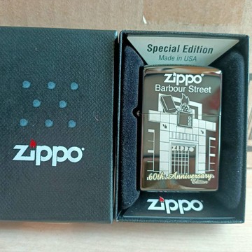 【現貨】美國 Zippo 打火機 正品 巴柏聖大廈 2013《60周年特別版》黑冰激光雕刻  (28790)
