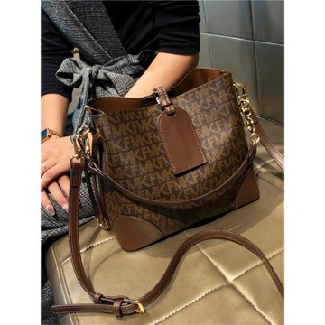 包包女質感大容量手提真皮斜跨包