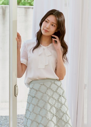 漫柔悠光結飾亮紗上衣