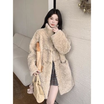 牛角扣羊羔毛外套女冬季2024新款今年流行爆款加厚皮毛一體毛絨絨