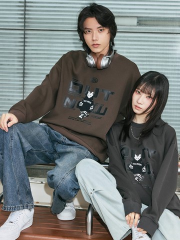 個性走秀貓咪圖案大學T