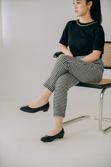 【職場加分、低跟好走】Gullar 修身尖頭平底娃娃鞋