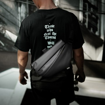 NIID Urbanature | Radiant R1 極速行動單肩包 黑標限定 - 火山灰