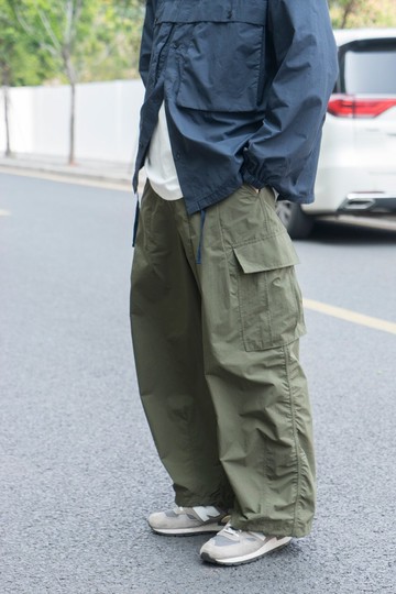 PANTS 日系細格紋輕薄舒適面料工裝多袋氣球褲 闊腿褲寬鬆褲cargo