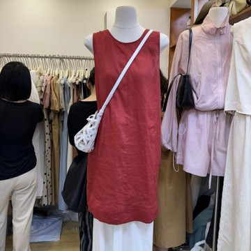 十三行2025年夏裝新款韓版寬松后露背設計通勤顯瘦棉麻背心連衣裙