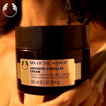 【The Body Shop 美體小舖】日本SPA山茶花鎖水美膚霜-300ML | 世級SPA植萃煥膚系列