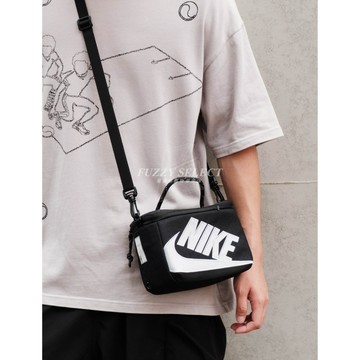 【逢甲 FUZZY】Nike Mini Shoe Box 迷你鞋盒斜背包 相機包 化妝包 肩背包 FN3059-010