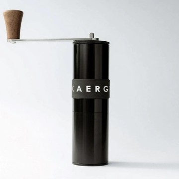 英國 Knock Aergrind 新一代專業手搖磨豆機 38mm 鍍鈦刀盤 無級刻度調整 胡桃木『93咖啡』