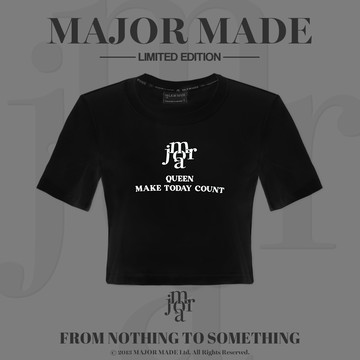 品牌鎖鏈字母修身短版T