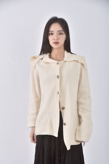 (M) nanushka排扣杏色外套