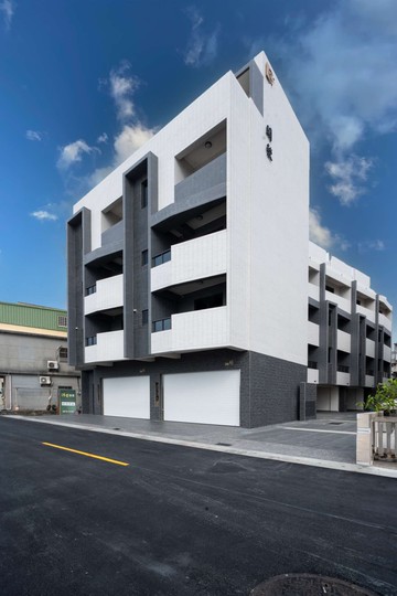 高大特區全新電梯透天店住｜高雄市楠梓區大學三十一街