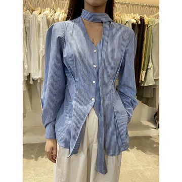 春夏凈色2025年韓國東大門甜美減齡V領單排扣寬松氣質時尚襯衣女