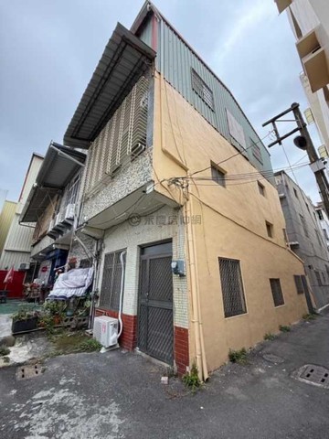 岡山市區低總價｜邊間三面採光美小透天｜高雄市岡山區正言街