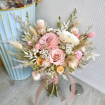 溫和柔粉色永生花束